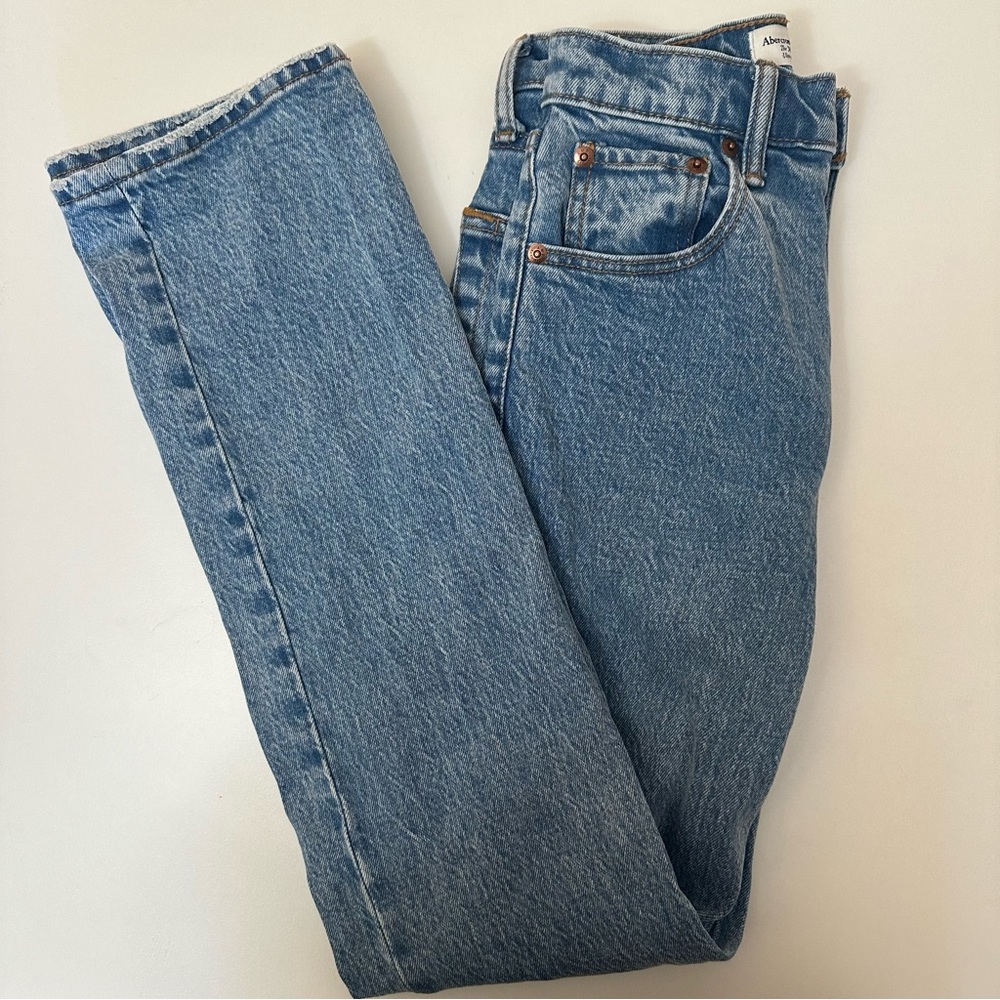 Abercrombie ‘90s Straight Ultra High Rise Jeans (new w/o tags)